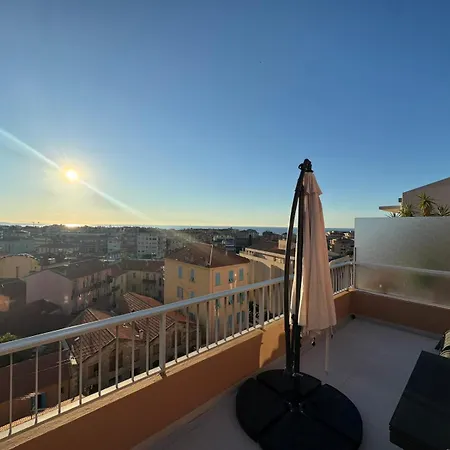 Dernier Etage Coeur Menton, Vue Parking Prive *