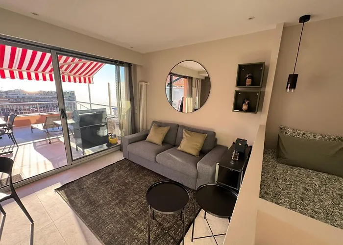 Dernier Etage Coeur Menton, Vue Parking Prive شقة