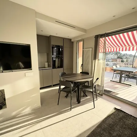 Dernier Etage Coeur Menton, Vue Parking Prive Menton