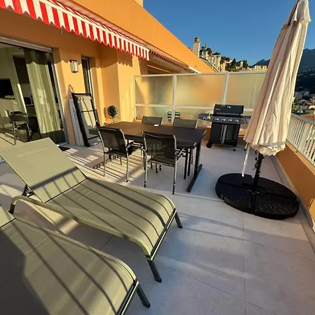 Dernier Etage Coeur Menton, Vue Parking Prive Appartement *