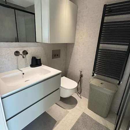 Apartment Dernier Etage Coeur Menton, Vue Parking Prive