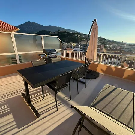 Dernier Etage Coeur Menton, Vue Parking Prive