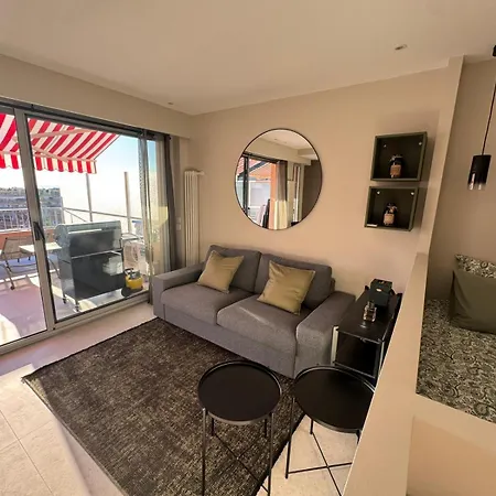 Dernier Etage Coeur Menton, Vue Parking Prive 公寓