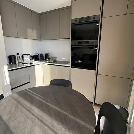 Dernier Etage Coeur Menton, Vue Parking Prive Menton