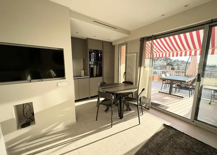 Dernier Etage Coeur Menton, Vue Parking Prive Menton