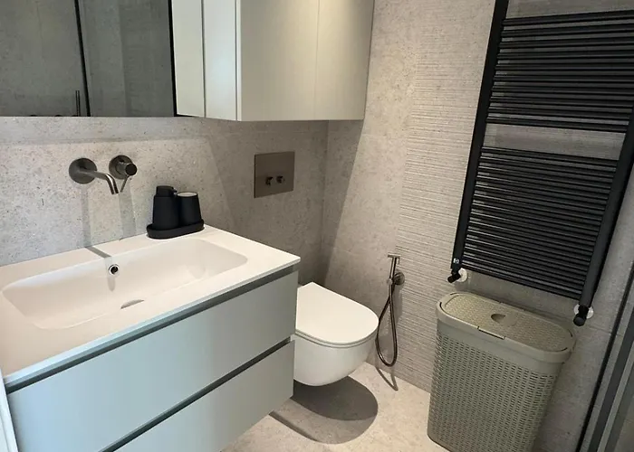 Apartament Dernier Etage Coeur Menton, Vue Parking Prive