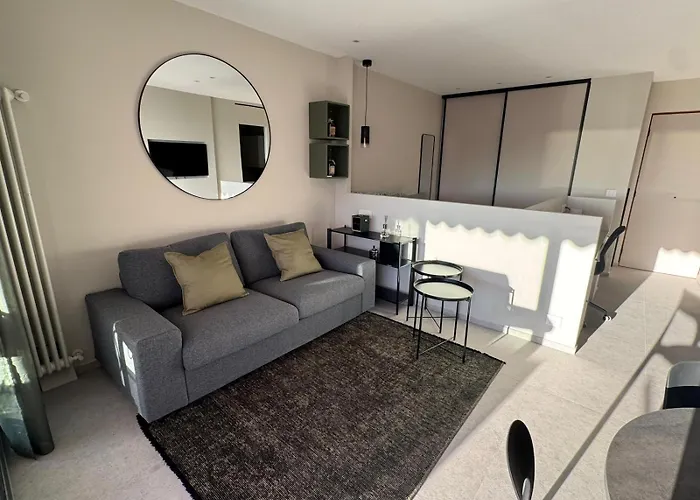 Appartement Dernier Etage Coeur Menton, Vue Parking Prive Menton