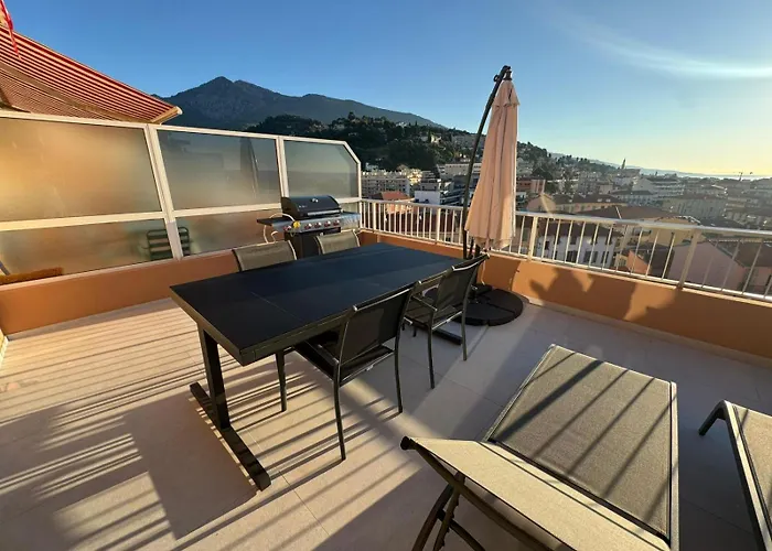 Dernier Etage Coeur Menton, Vue Parking Prive