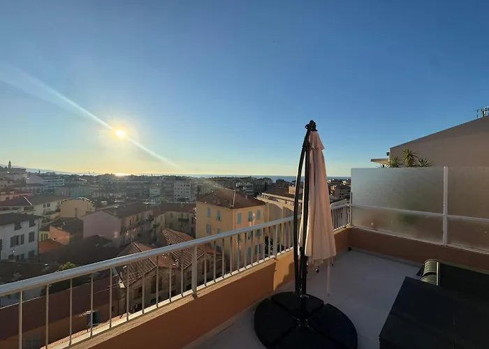 Dernier Etage Coeur Menton, Vue Parking Prive *